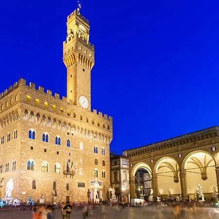 Roberto's Apartment. Piazza Santa Croce. Daire