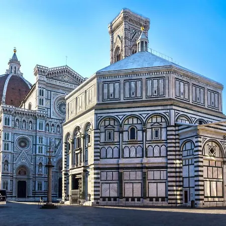 Daire Roberto's Apartment. Piazza Santa Croce. Floransa