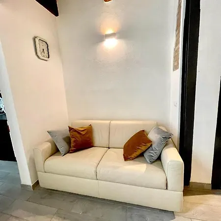 Roberto's Apartment. Piazza Santa Croce. Daire Floransa