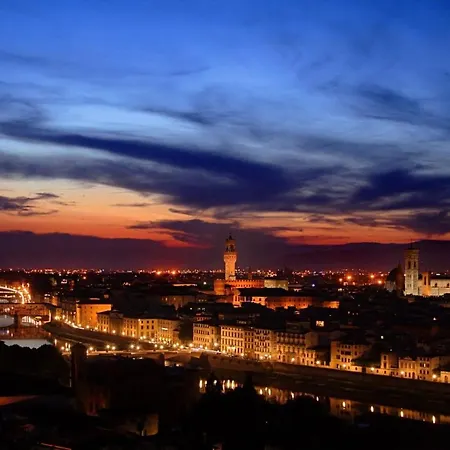 Daire Roberto's Apartment. Piazza Santa Croce.