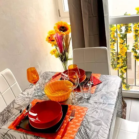 Daire Roberto's Apartment. Piazza Santa Croce.