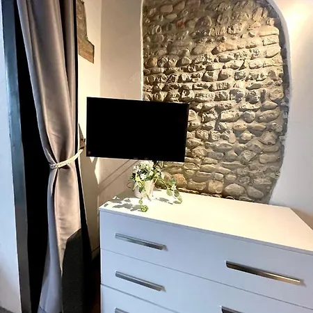 Daire Roberto's Apartment. Piazza Santa Croce.