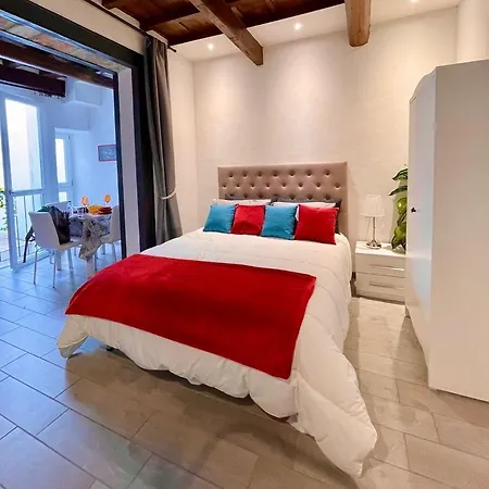 Roberto's Apartment. Piazza Santa Croce. * Florence