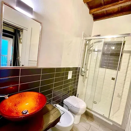 Roberto's Apartment. Piazza Santa Croce. * Florence