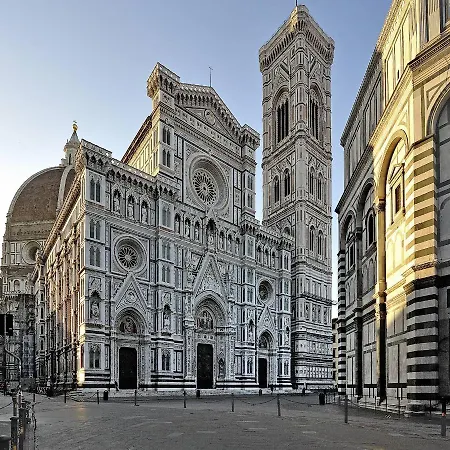 Roberto's Apartment. Piazza Santa Croce. Florence
