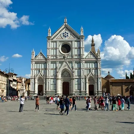 Roberto's Apartment. Piazza Santa Croce. Apartment Florence